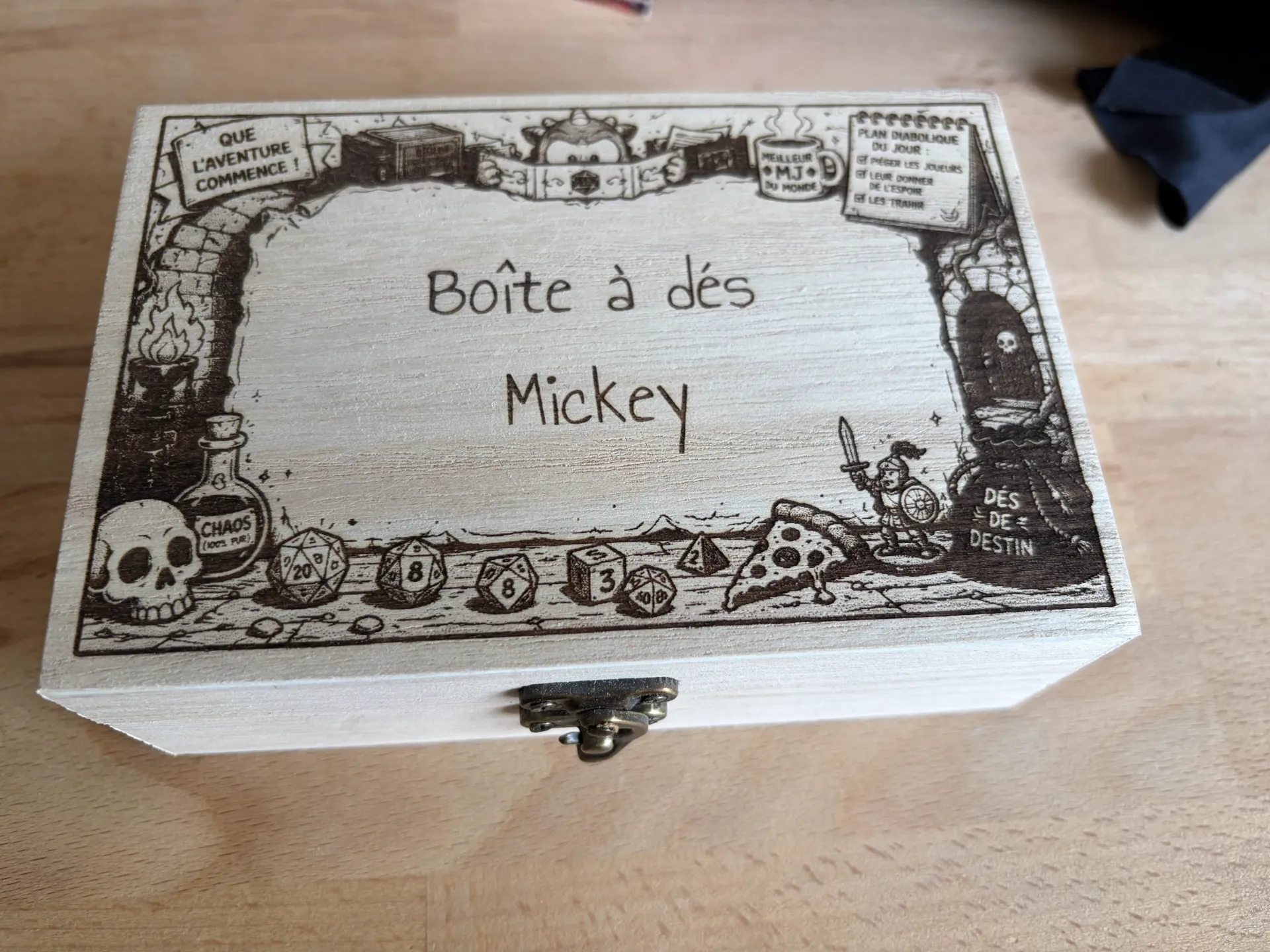 Boîte à souvenirs gravée